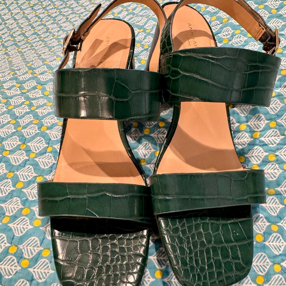 Ann Taylor factory, Green Croc-Embossed Block Heel Sandals; 8M. - Picture 3 of 7